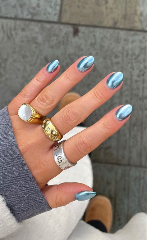 Chrome Nail With Design, Nail Inspo For Summer 2024, Multicolor Chrome Nails, Summer 2024 Nails Ideas, Copenhagen Nails, Nail Summer 2024 Trends, Summer Nail Art 2024, Manicure Short, Shimmer Nails