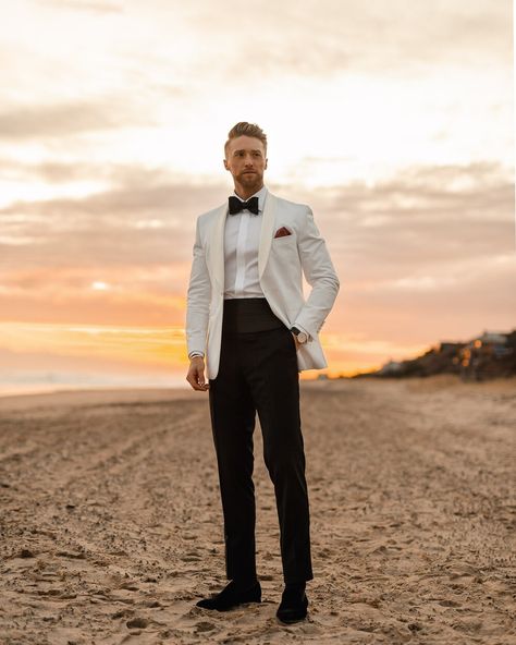 Mens Cream Wedding Suits, Dinner Jacket Wedding, White Dinner Jacket, White Wedding Suit, Black Tie Dress Code, Tux Shirt, White Tux, Wedding Tux, Best Man Wedding