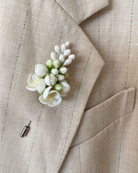 This wedding blossom lapel pin is fully handmade. Each element (flower, petal or leaf) is made entirely by hands from material called cold porcelain and toned with soft pastel. These flowers look much like fresh flowers but they will never fade.  This wedding boutonniere is absolutely unique and perfect for weddings and other celebrations. But also it will be good even as casual accessory. Flowers are tender and delicate.  length - 3 inches (7,5 cm) Care: You should treat with care this product. If it is dirty, do not worry. Just wipe with a slightly damp cloth. Delivery: All products are securely packed in special containers to avoid any damage during delivery. You will get your flower accessory in nice gift box. I will gladly make something special for you. Feel free to ask me for person Men Wedding Flower Pin, Flower Lapel Pin Men, Wedding Blossom, Lapel Flower Wedding, Unique Boutonniere, Groom Lapel Pin, Men Brooch, Brooch Boutonniere, Floral Lapel