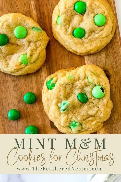 Mint m&m cookies in a serving board with writing bellow Classic Chocolate Chip Cookies Recipe, Peppermint Chocolate Chip Cookies, Soft Frosted Sugar Cookies, Entertaining Snacks, Chocolate Christmas Cookies, Cookies For Christmas, Soft Cookie Recipe, Whipped Shortbread Cookies, Chocolate Mint Cookies