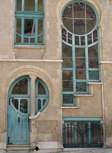 Beautiful door and stained glass windows. See the whole building here: www.flickr.com/... ...and the windows lit up at night here: www.flickr.com/... Art Nouveau Arquitectura, Art Nouveau House, Arte Art Deco, Architecture Art Nouveau, Architecture Cool, Blue Doors, Nouveau Jewelry, Art Nouveau Architecture, Cool Doors