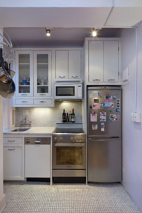 Small Apartment Kitchen Decor, Tiny Kitchen Design, Small Apartment Kitchen, Kabinet Dapur, Basement Kitchen, Kitchen Decor Apartment, Tiny House Kitchen, Compact Kitchen, Mini Kitchen