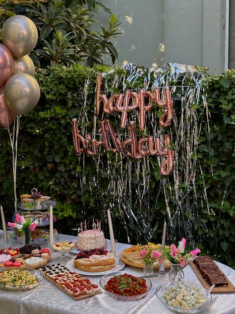 Cake Ideas For 22nd Birthday, Birthday Stand Decoration, 22 Balloons Number Aesthetic, Young Adult Birthday Party Ideas, Birthday Ideas 19, Lowkey Birthday Ideas, 22 Birthday Theme Party Ideas, Rooftop Birthday Party Ideas, Cake Inspo Simple