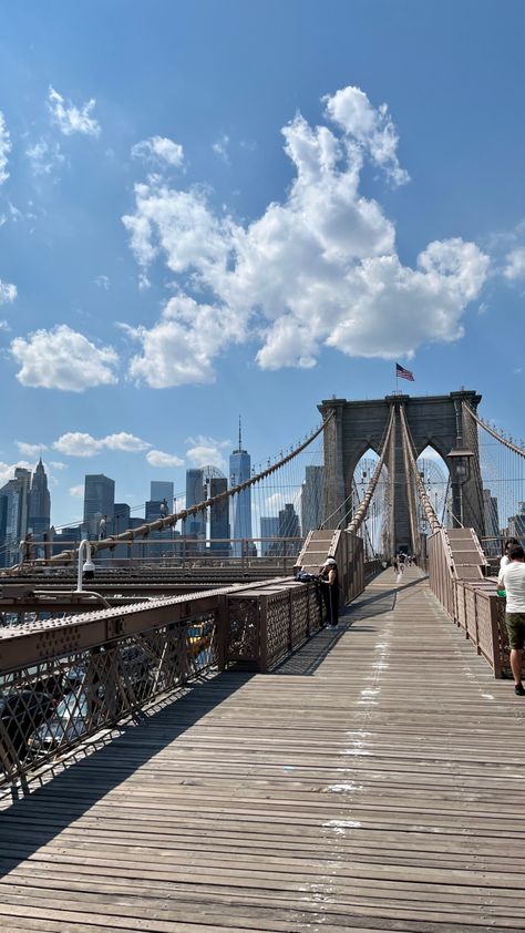 New York City Brooklyn Bridge, Nyc Walking, New York Brooklyn Aesthetic, New York Brooklyn Bridge, Nyc Bridge, Brooklyn Wallpaper, New York Brooklyn, Brooklyn Bridge Aesthetic, Bridge Aesthetic