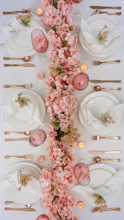 Fancy Brunch Decor, Posh Brunch Ideas, Pink Beach Theme Party, Adult Tea Party Decorations, Table Decorations For Birthday, Brunch Hosting, Tea Pic, Bridal Shower Tablescape, Galentines Brunch