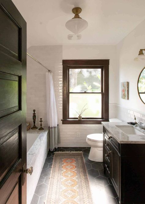 Dreamy Bathrooms, Craftsman Remodel, Craftsman Bathroom, Tiny Bath, Craftsman Interior, Bad Inspiration, Interior Minimalista, Transitional Bathroom, Craftsman Bungalows