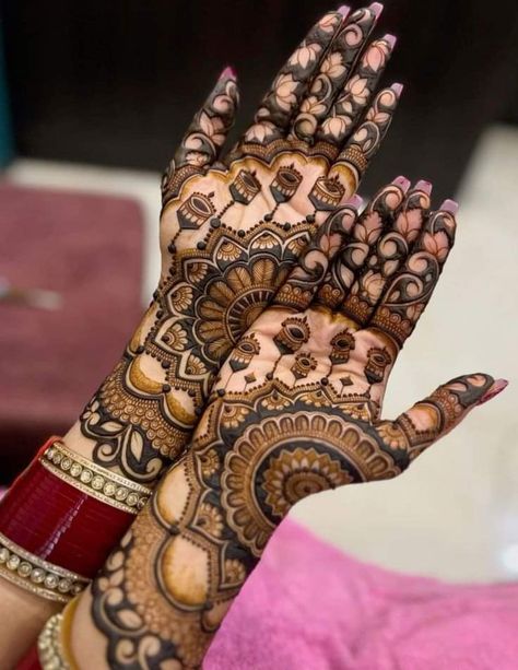 Mehndi Designs For Front Hand, Easy And Simple Mehndi Designs, Mehndi Design Stylish, Latest Mehndi Designs Wedding, Mehndi Design Arabic, Stylish Mehndi Design, Rajasthani Mehndi, Bridal Mehndi Design, Front Mehndi Design