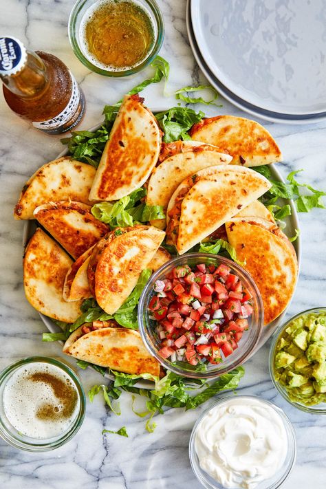 Mini Chicken Quesadillas - Damn Delicious Mini Chicken Quesadillas, Damn Delicious Recipes, Chicken Quesadilla Recipe, Leftover Rotisserie, Bite Size Appetizers, Leftover Rotisserie Chicken, Superbowl Party Food, Chicken Quesadillas, Rotisserie Chicken Recipes