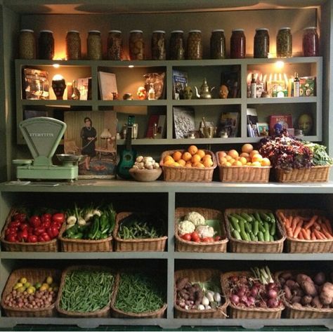 Fruit Store Design Shops, Farm Shop Aesthetic, Bakery Table Display, Mini Grocery Store Design Small Spaces, Small Pantry Storage Ideas, Diy Small Pantry, Small Pantry Storage, Farm Shop Ideas, Mercantile Store Ideas