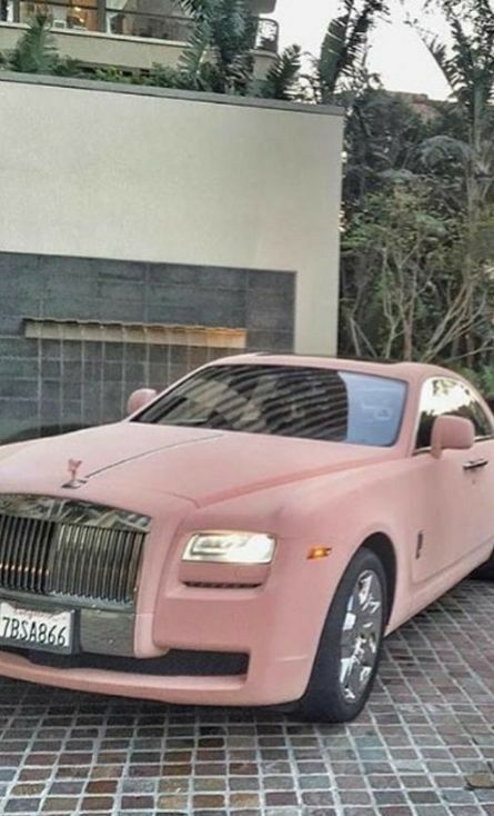 Pink Bentley, Luxury Cars Rolls Royce, Rolls Royce Cullinan, Rolls Royce Wraith, Aesthetic Car, Pimped Out Cars, Luxury Car Interior, Lux Cars, Car Chevrolet