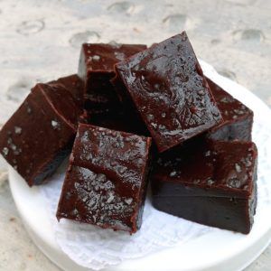 Dark Chocolate Fudge Recipe, Yummy Things To Bake, Cranberry Fudge, Dark Chocolate Desserts, Sweetened Condensed Milk Recipes, Milk Chocolate Recipes, Dark Chocolate Fudge, Fudge Recipes Chocolate, Chocolate Pies