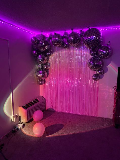 Nye Party Decorations Pink, Pink Tinsel Curtain, Glitter Curtain Backdrop, Pink Bday Backdrop, Project X Birthday Party, Glitter And Sparkles Party, 21st Birthday Photobooth Ideas, Y2k Backdrop Party, Pink Disco Backdrop