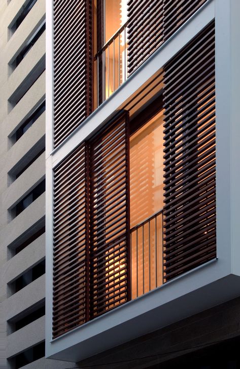 Louvers In Elevation, Facade Grill Design, Window Panels Ideas, Balcony Lattice, Window Screens Exterior, Wood Facade Design, Modern Window Design Exterior, Window Outside Design, Window Designs Exterior