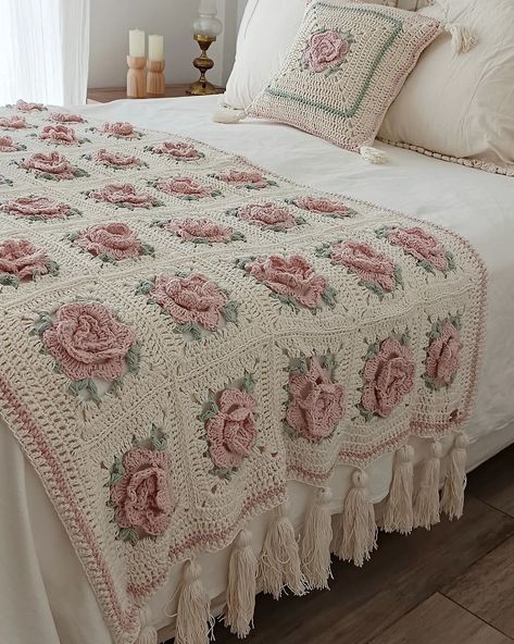 Crochet Blanket Aesthetic, Crochet Blanket Pattern Easy, Easy Crochet Blanket, Mode Crochet, Crochet Blanket Designs, Casa Vintage, Blanket Patterns, Dream Room Inspiration, Room Makeover Inspiration