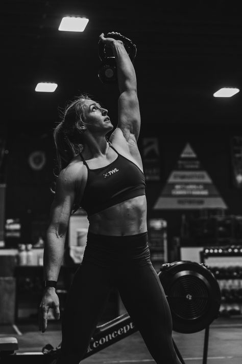 Crossfit Aesthetic Women, Gym Women Photography, Gym Photo Ideas Women, Gym Shoot Photography, Fitness Photoshoot Ideas Gym, Fitness Pictures Ideas, Gym Aesthetic Photography, Female Fitness Photoshoot, Fitness Photoshoot Poses Women