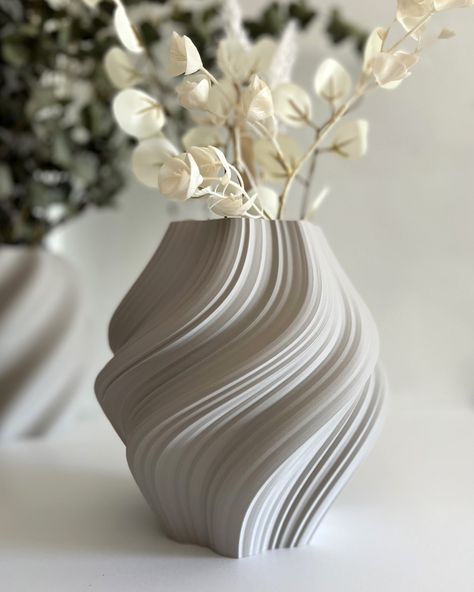 M U N I L L E N O vase . . . beautiful swirls adding a sophisticated touch to any space #vases #homedecor #housedecor #nordicdesign #nordicvase #3dprinted #3ddesigner #designer #sustainabledesign #housedesign Cool Pottery Ideas Modern, Ceramic Ideas Aesthetic, Slab Built Vase, Pottery Inspo Aesthetic, Pottery Vase Ideas, Cool Vases, Ceramics Coil, Clay Flower Vase, Flower Vase Ideas