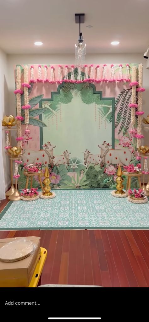 Vinayaka Chavithi Background Decoration, Indian Festival Backdrop Ideas, Ganpati Stage Decoration Ideas, Indian Festival Decor, Kankupagla Tray Decoration, Traditional Ganpati Decoration, Gauri Pooja Decoration, Panchmasi Decorations Idea, Ganpati Gauri Decoration