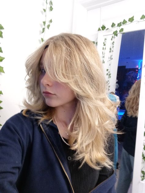 70s Medium Length Haircut, Wolfcut Fluffy Hair Long, Layered 80s Haircut, 60s Shag Hair, 80s Layers Hair, Feathered Blonde Hair, Modern Shag Haircuts Medium Shaggy Hairstyles Curtain Bangs, 80s Layered Hair With Bangs, Shoulder Length 90s Blowout