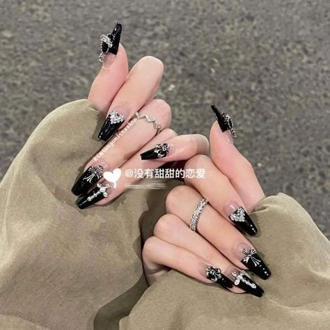 Matte black nails