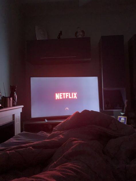 Watching Phone At Night, Watching Movies Aesthetic Night Tv, Netflix On Tv Screen Aesthetic, Netflix In Bed Aesthetic, Netflix On Tv Screen, Movies In Bed Aesthetic, Watching Netflix Aesthetic, Bedroom Movie Night, Watch Tv Aesthetic