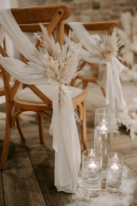 Winter Barn Weddings, Wedding Isles, Boho Winter, Dream Wedding Decorations, Beige Wedding, Wedding Aisle Decorations, Boho Wedding Inspiration, Boho Chic Wedding, Boho Wedding Decorations