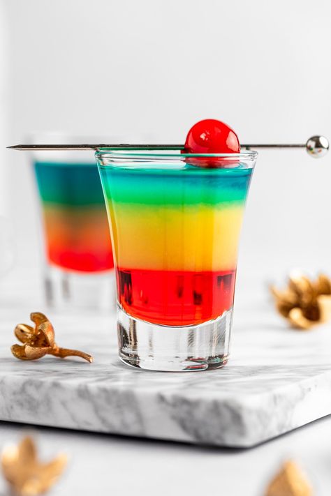 Rainbow Shots - The Littlest Crumb Kamikaze Shot, Blue Kamikaze, Fruity Shots, Layered Shots, Rainbow Recipes, Rainbow Shots, Shooter Recipes, Rainbow Snacks, Unique Cocktail Recipes