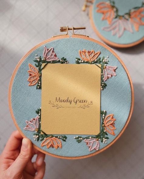 A little bit of sunshine and latest WIP: photo frame pattern 🌸 #moodygreenembroidery #handembroidery #modernembroidery #embroiderypattern #etsy #etsyfinds #diywalldecor Embroidery Picture Holder, Picture Frame Embroidery, Embroidered Photo Frames, Embroidery Picture Frame, Framing Embroidery, Word Embroidery, Photo Embroidery, Wood Embroidery, Frame Pattern