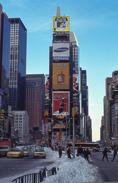 1990 Aesthetic, New York Vibes, 1990s Photos, New York City Photos, New Yorker Covers, Tall Buildings, New York Poster, Nyc Aesthetic, New York Aesthetic