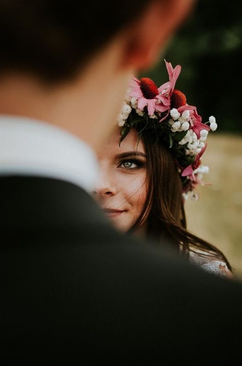 Bridal Party Picture Ideas, Viking Ideas, Woods Wedding, Rustic Wedding Decorations, Photography Board, Wedding Pose, Train Wedding, Anniversary Pictures, Pose Fotografi