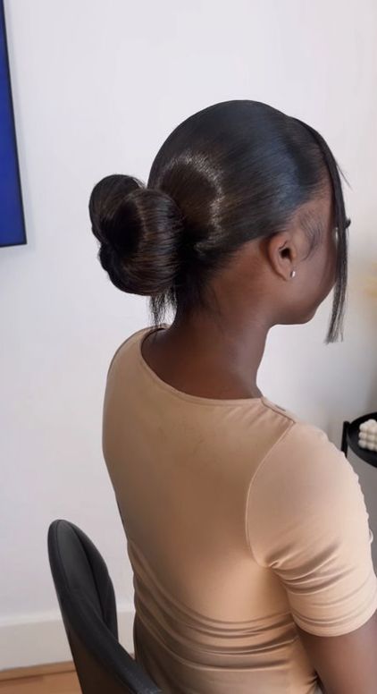 Slick Bun With Side Bangs, Mid Bun Hairstyles, Middle Part Bun, Side Part Bun, Chloe Core, Bun Outfit, Slick Bun, Slick Back Bun, Short Box Braids Hairstyles