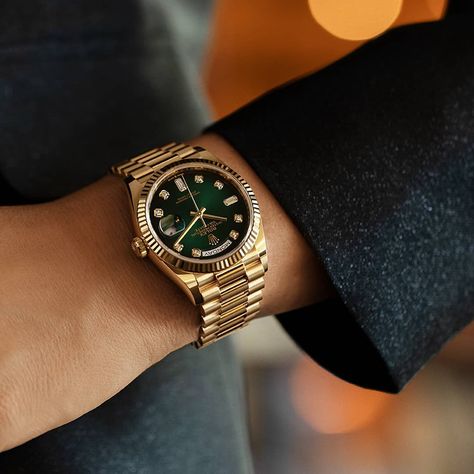 Inspiration for the season. The Rolex Day-Date 36 in yellow gold, 36 mm case, green ombré dial set with diamonds, President bracelet. Used Rolex, Inexpensive Jewelry, Rolex Watches Women, Rolex Women, Gold Rolex, Gold Watch Men, Rolex Watch, Watches Unique, Kansas City Mo