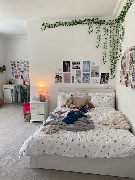 Teenage Room, Dekorasi Kamar Tidur, Room Redesign, Pinterest Room Decor, Preppy Room, Cute Room Ideas, Redecorate Bedroom, Cozy Room Decor, Teen Bedroom Decor