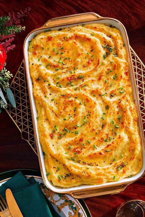 Whipped Potato Casserole, Easter Casseroles, Thanksgiving Potatoes Side Dishes, Thanksgiving Mashed Potatoes Recipe, Weird Thanksgiving, Potato Green Bean, Thanksgiving Potatoes Recipes, Thanksgiving Dinner Sides, Thanksgiving Vegetables Side Dishes