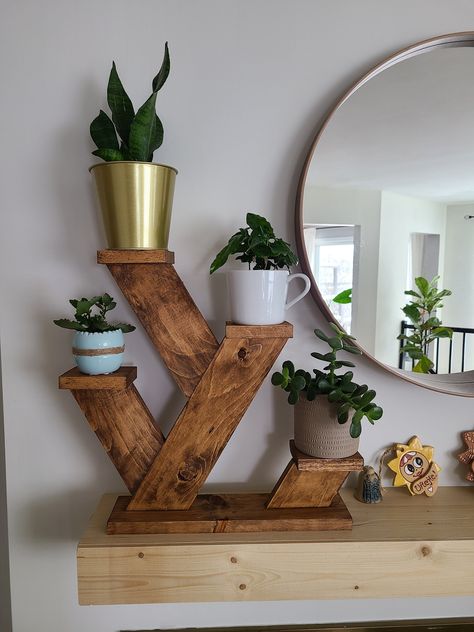 Handmade Solid Wood Plant Stand for desks, tables, mantles, shelves, etc. also great to use as a decoration stand. Sizes for each platform are 4"x4" and can accommodate 4 small plants with pots up to 5" in diameter. Width of Stand can vary and is generally 18" wide and 17.5" tall. Please inquire for exact dimensions Assembled using pocket hole screws in the back and visible. 100% Canadian Solid Pine lumber. All wood is new and is FSC certified for sustainability. Due to the material being natura Simple Wood Shop Projects, Unique Plant Stands Outdoor, Wood Plant Shelves, 2x10 Projects Wood, Stands For Plants Pots, Stuff To Build With Wood, Things Made Out Of Wood, Wood Projects For Girlfriend, Wood Making Ideas