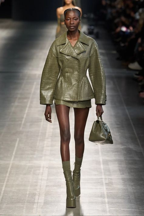 Ermanno Scervino Fall 2024 Ready-to-Wear Fashion Show | Vogue Runway Fashion Couture, Runway Outfits, High Fashion Outfits, Ermanno Scervino, Winter Trends, Winter 2024, Short Skirt, Mode Inspiration, Fall 2024