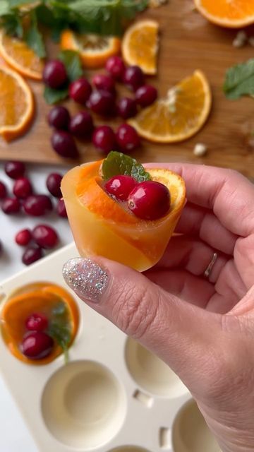 Mimosa Orange Juice Cubes, Frozen Orange Juice Mimosa, Orange Cranberry Ice Cube Mimosas, Orange Slice Ice Cube, Freezing Orange Juice, Non Alcoholic Prosecco, Cranberry Mimosa Ice Cubes, Frozen Mimosa Ice Cube, Orange Cranberry Mimosa