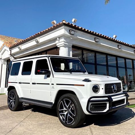 Mercedes G Wagon White, White G Wagon, Mercedes Jeep, Auto Jeep, Luxury Car Photos, Mercedes Suv, Cars Mercedes, Dream Cars Mercedes, Mercedes G Wagon