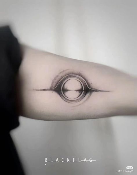 Hole Tattoo, Black Hole Tattoo, Astronomy Tattoo, Jagua Henna, Astronaut Tattoo, Minimal Tattoo Design, Circle Tattoo, Planet Tattoos, Galaxy Tattoo