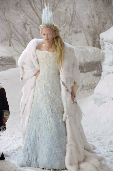 Role: Tilda Swinton's The White Witch from "The Chronicles of Narnia: The Lion, the Witch and the Wardrobe", 2005 White Witch Narnia, White Witch Costume, Jadis The White Witch, Narnia Costumes, Snow Queen Costume, Ice Queen Costume, Lion Witch Wardrobe, Evil Queens, Queen Costume