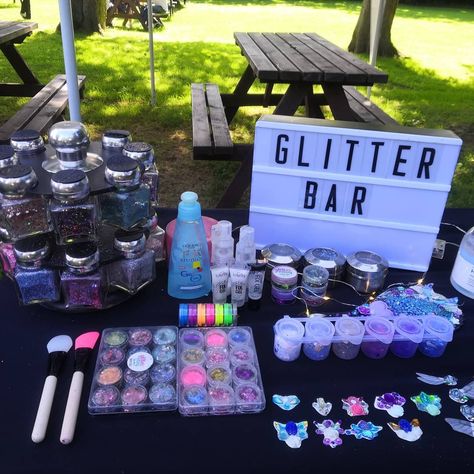 Glitter Party Activities, Glitter Party Decorations Diy, Glitter Station Party, Party Aethstetic, Festival Glitter Station, Glitter Station, Bar Glitter Fiesta, Glitter Party Aesthetic, Glitter Bar Wedding