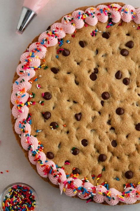 Get ready to celebrate any occasion with this soft and chewy chocolate chip cookie cake! Decorate it with a classic vanilla buttercream frosting or add your own favorite toppings to make it fun for your special day. Perfect for birthdays! Chocolate Chip Cookie Cake Recipe, Nestle Chocolate Chip Cookies, Pastel Desserts, Giant Chocolate Chip Cookie, Cookie Cake Birthday, Chocolate Chip Cookie Cake, Cookie Cake Recipe, Vanilla Buttercream Frosting, At The Mall