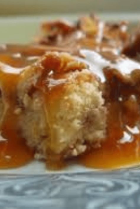 Toffee Bread Pudding, Bourbon Bread, Creamy Lemon Bars, Bourbon Bread Pudding, Cake With Caramel Sauce, Slow Cooker Chili Easy, Milk Chocolate Fudge, Bourbon Chicken Recipe, Cinnamon Roll Bread