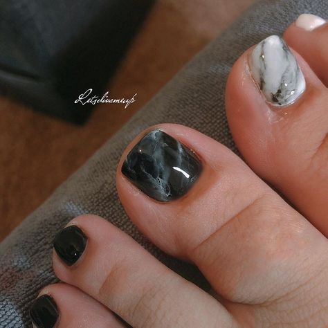 Marble Pedicure Designs, Marble Pedicure, Acrylic Toes, Acrylic Toe Nails, Pedicure Designs, Foot Mask, Black And White Marble, Nail Swag, Nails 2024