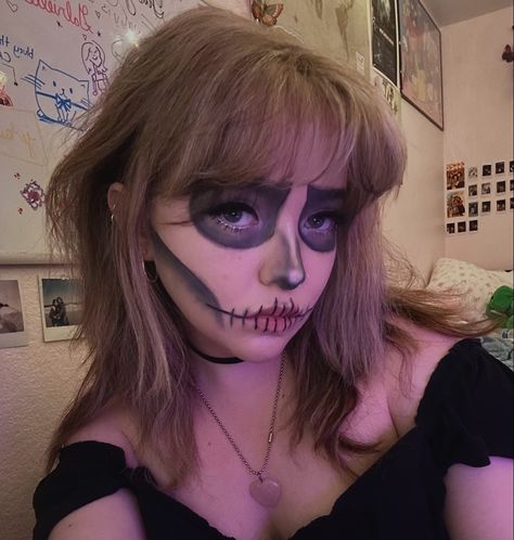 super epic skeleton halloween makeup 📢 #skeleton #skull #halloweenmakeup #halloween #eyeliner #aesthetic Halloween Inspired Makeup Easy, Cool Skeleton Costume, Skull Makeup For Halloween, Cute Skeleton Halloween Costumes, Skeleton Princess Costume, Jack Skellington Halloween Makeup, Woman Skeleton Costume, Halloween Costumes Skeleton Women, Skeleton Easy Makeup