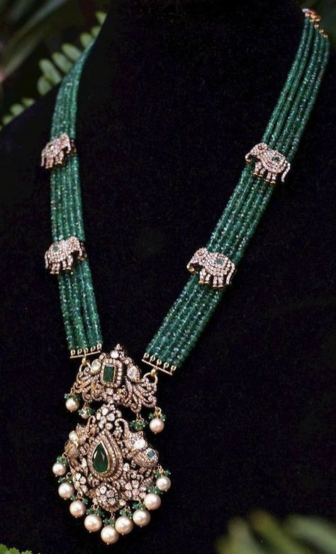 Polki Daimond Jwellery, Trending Indian Jewellery, Emerald Haram Jewellery Designs, Emeralds Beads Jewellery, Emerald Indian Jewellery, Beads Mala Jewelry Indian, Emralds Beeds Necklace, Joyalukkas Jewellery Necklaces, Emerald Jewelry Indian