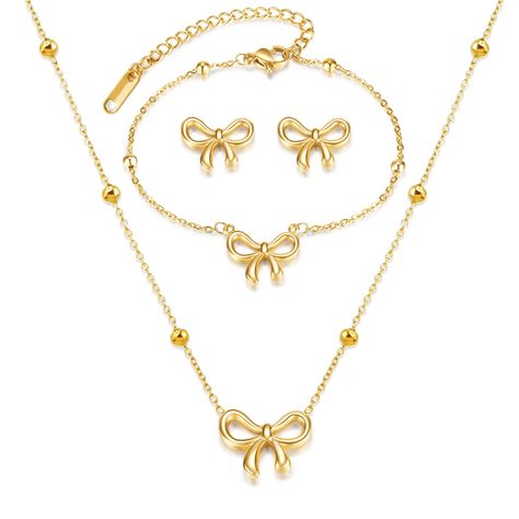 Gold Earrings And Necklace Set, Gold Accessories Women, Cute Jewelry Necklaces Gold, Gold Bow Jewelry, Aesthetic Jewelry Necklaces, Gold Hoco Jewelry, Pretty Jewellery Bracelets, Cute Jewelry Aesthetic, Stylish Jewelry Gold