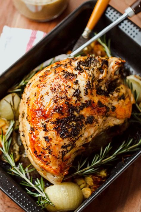 How to Stuff a Turkey breast With Herbed Butter - Here's how to make the juiciest, most tender, and most flavorful roasted turkey with herb butter you ever enjoyed! Eatwell101 Recipes, Thanksgiving Meat, Holiday Cooking Thanksgiving, Holiday Cooking Christmas, Turkey Breast Recipes, Craving Tasty, Roast Garlic, Garlic Recipe, Recipes Oven