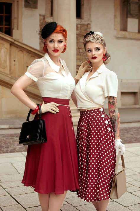 Born In The Wrong Era ..? Love classic 1940's vintage style ..? Our classic pieces can be worn time and time again... Oozes vintage glam for an elegant 40's look... Mode Pin Up, 40s Mode, 40s Outfits, Mode Retro, Mode Chanel, Gaun Fashion, Stylish Winter Outfits, Look Retro, Glamour Dress