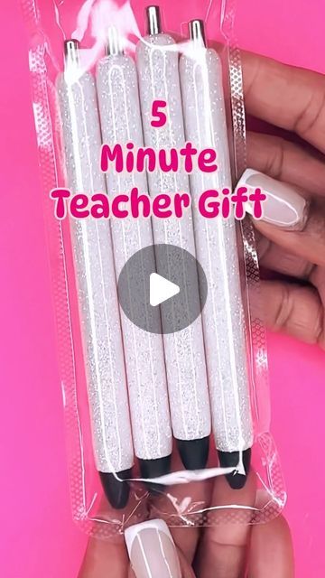 Myra Smith | Nurse | UVDTF Supplier | Educator on Instagram: "Here’s one way to create a small gift on a budget. The best pens for using our pen wraps are the custom ink joy pens. I get my pens from @benitascreations   We also have pen wraps that match our full wrap designs. They’re also perfect for creating a custom lid for your glass can design😊  Visit our website today! Remember.. but 50+ prints get 30% off instantly! www.silver-glitzz.com  #uvdtfpenwraps  #uvdtftransfer  #uvdtfsticker  #teachergiftideas  #teacherfuel  #teachertribe  #uvdtfsupplier" Ink Joy Pens, Decorative Pens Diy Craft Ideas, Pen Making Ideas, How To Make Resin Pens, How To Wrap A Pen As A Gift, Pen Gift Wrapping Ideas, Pen Design Ideas, Pen Decorating Ideas, Small Appreciation Gifts