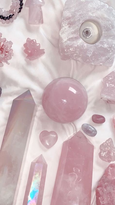 Quartzo Rosa Aesthetic, Rose Quarts Crystal Aesthetic, Rose Quartz Aesthetic Wallpaper, Pink Quartz Aesthetic, Rosequartz Aesthetic, Pink Crystal Aesthetic, Aesthetic Rose Quartz, Rose Quartz Aesthetic, Quartz Aesthetic